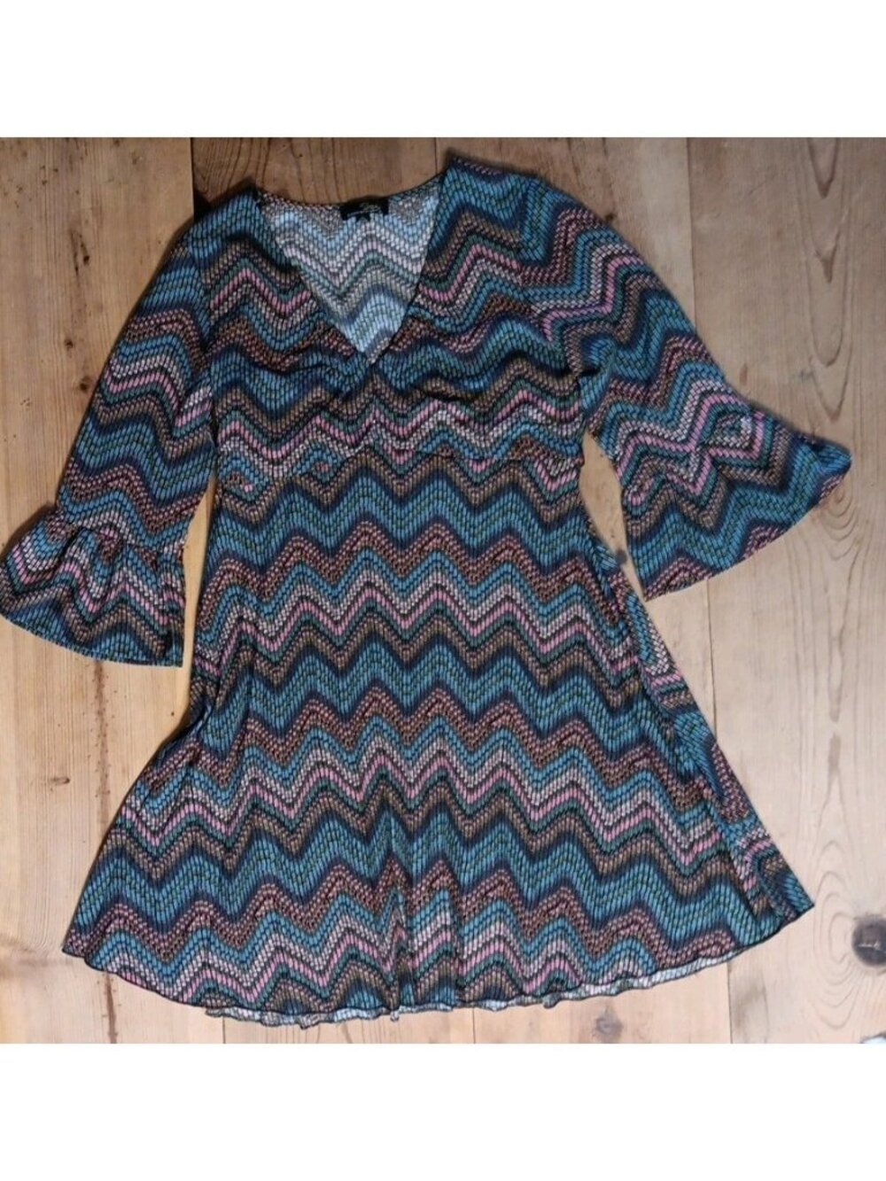 Suzanne Betro Women L Mini Dress Bell Sleeve 70s Hippie Pleated Chevron Babydoll